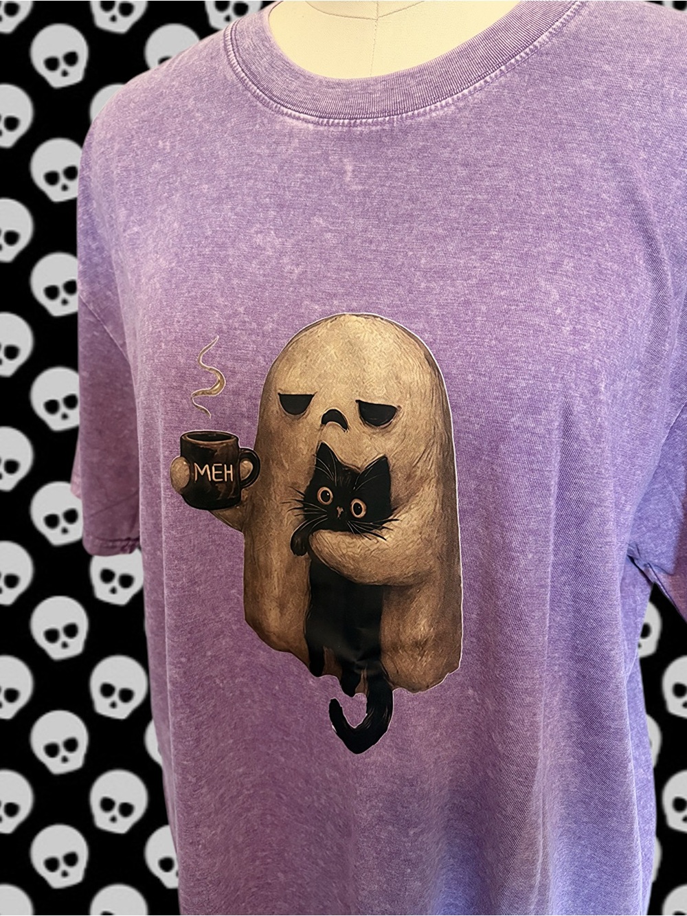 Spooky Kitty with Ghost Relaxed Fit Purple Graphic Tee Large